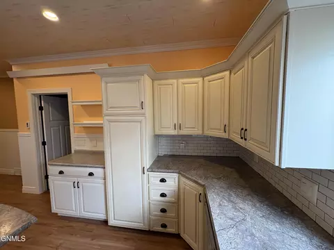 Kitchen - 615 Main St, Edgeley, ND 58433 photo 4 of 5