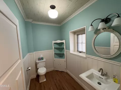 Bath - 615 Main St, Edgeley, ND 58433 photo 1 of 4