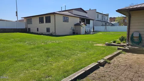 Exterior - 615 Main St, Edgeley, ND 58433 photo 2 of 3