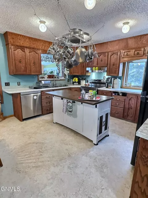 Kitchen - 2145 34th St, Mandan, ND 58554 photo 5 of 9