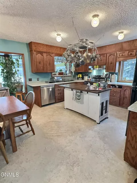 Kitchen - 2145 34th St, Mandan, ND 58554 photo 6 of 9