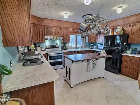 Kitchen - 2145 34th St, Mandan, ND 58554 photo 3 of 9
