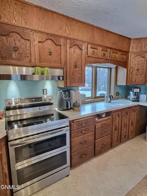 Kitchen - 2145 34th St, Mandan, ND 58554 photo 4 of 9