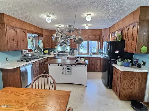 Kitchen - 2145 34th St, Mandan, ND 58554 photo 2 of 9