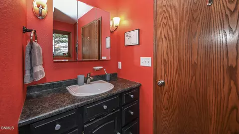Bath - 2145 34th St, Mandan, ND 58554 photo 3 of 8