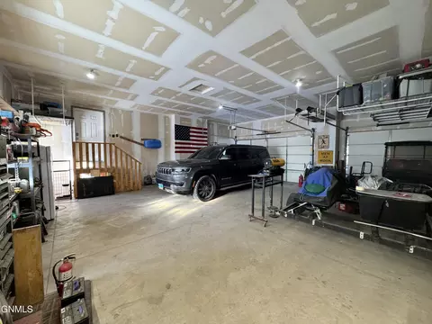 Exterior - 14088 Southview Dr, Williston, ND 58801 photo 7 of 7