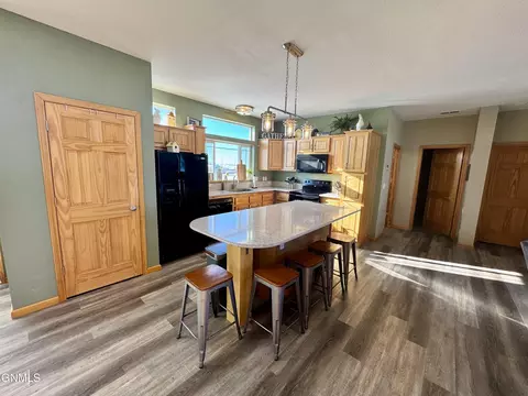 Kitchen - 14088 Southview Dr, Williston, ND 58801 photo 5 of 8