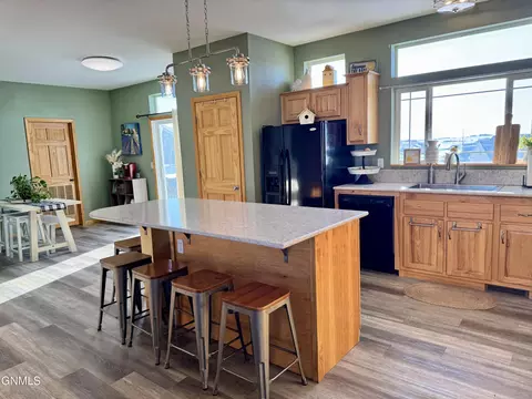 Kitchen - 14088 Southview Dr, Williston, ND 58801 photo 2 of 8