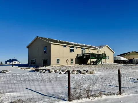 Exterior - 14088 Southview Dr, Williston, ND 58801 photo 4 of 7
