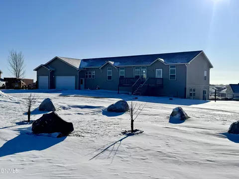 Exterior - 14088 Southview Dr, Williston, ND 58801 photo 5 of 7