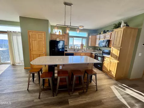 Kitchen - 14088 Southview Dr, Williston, ND 58801 photo 3 of 8
