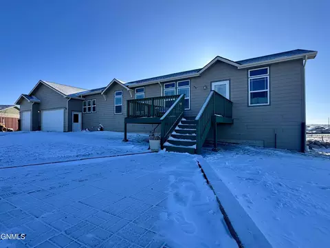 14088 Southview Dr, Williston, ND 58801