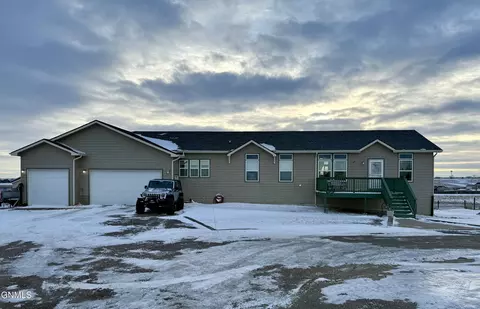 Exterior - 14088 Southview Dr, Williston, ND 58801 photo 2 of 7