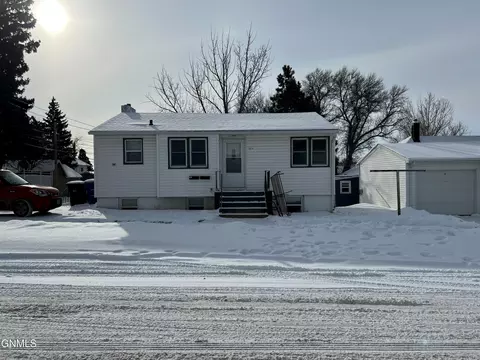 329 6th St W, Dickinson, ND 58601