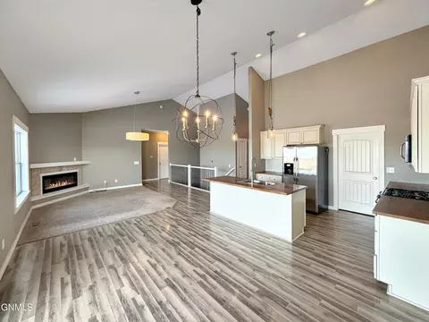 Living - 13669 Mulberry Loop NW, Williston, ND 58801 photo 3 of 4
