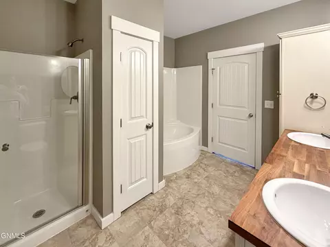Bath - 13669 Mulberry Loop NW, Williston, ND 58801 photo 3 of 6