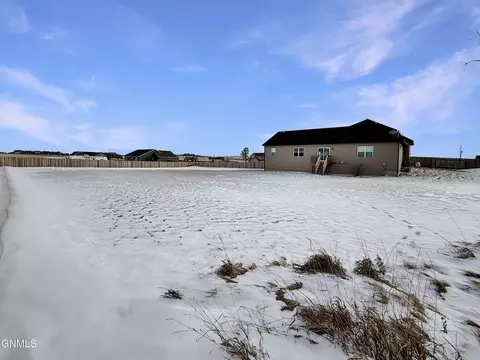 Exterior - 13669 Mulberry Loop NW, Williston, ND 58801 photo 3 of 4