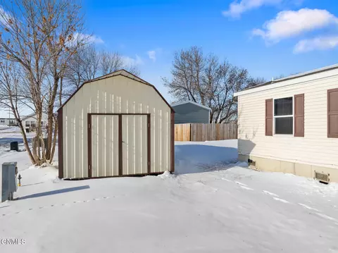 3617 20th Ave W, Williston, ND 58801 photo 7