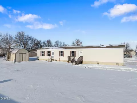 3617 20th Ave W, Williston, ND 58801 photo 2