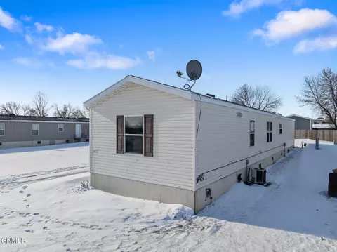 3617 20th Ave W, Williston, ND 58801 photo 5