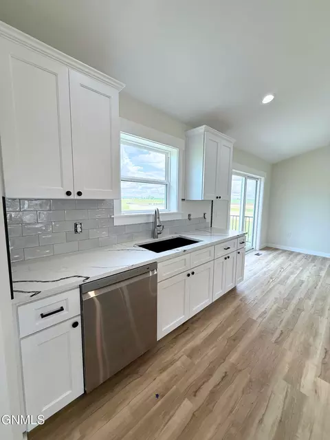 5463 Fresh Water Ln, Williston, ND 58801 photo 10