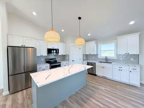 5463 Fresh Water Ln, Williston, ND 58801 photo 6