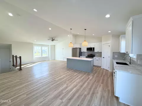 5463 Fresh Water Ln, Williston, ND 58801 photo 13