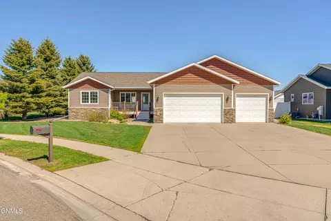 3741 High Meadows Cir, Bismarck, ND 58503