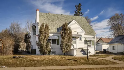 1208 1st St NW, Mandan, ND 58554