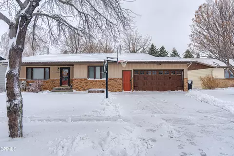 2720 Stevens St, Bismarck, ND 58503