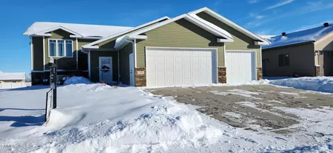 320 Keidel Trl SW, Mandan, ND 58554