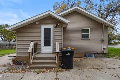 503 S 9th St S, Bismarck, ND 58504
