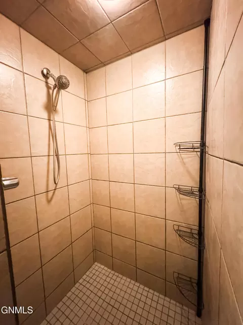 Bath - 14044 49th St NW, Williston, ND 58801 photo 3 of 5