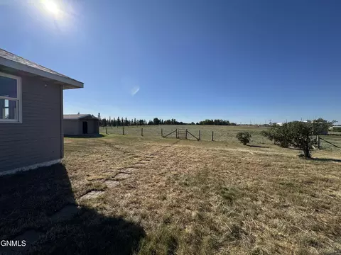 Exterior - 14044 49th St NW, Williston, ND 58801 photo 4 of 4