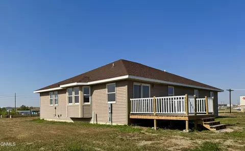 Exterior - 14044 49th St NW, Williston, ND 58801 photo 3 of 4