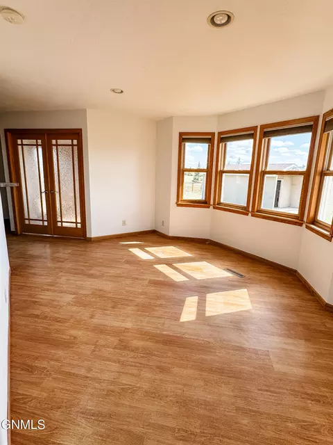 Living - 14044 49th St NW, Williston, ND 58801 photo 4 of 4