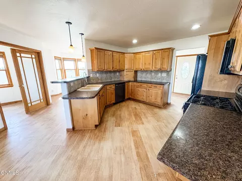 Kitchen - 14044 49th St NW, Williston, ND 58801 photo 2 of 4