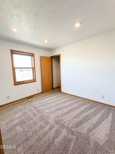 Bedroom - 14044 49th St NW, Williston, ND 58801 photo 3 of 7