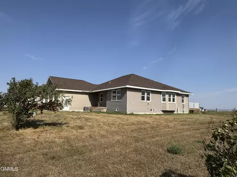 Exterior - 14044 49th St NW, Williston, ND 58801 photo 2 of 4