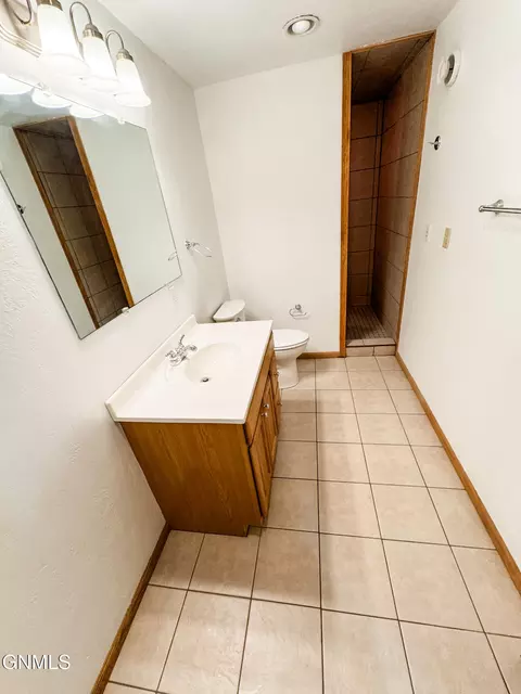 Bath - 14044 49th St NW, Williston, ND 58801 photo 4 of 5