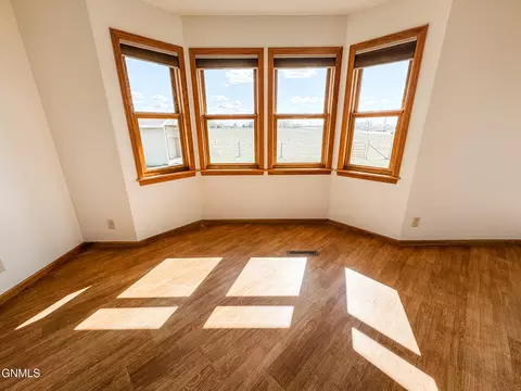 Living - 14044 49th St NW, Williston, ND 58801 photo 3 of 4