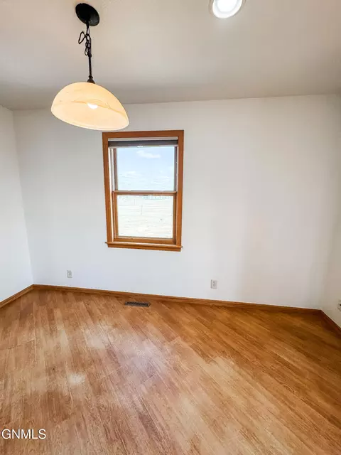 Dining - 14044 49th St NW, Williston, ND 58801 photo 2 of 2