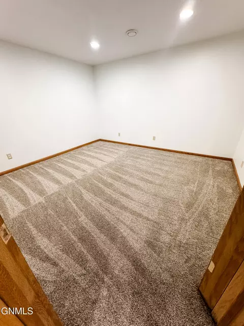 Bedroom - 14044 49th St NW, Williston, ND 58801 photo 4 of 7