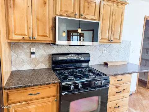Kitchen - 14044 49th St NW, Williston, ND 58801 photo 4 of 4
