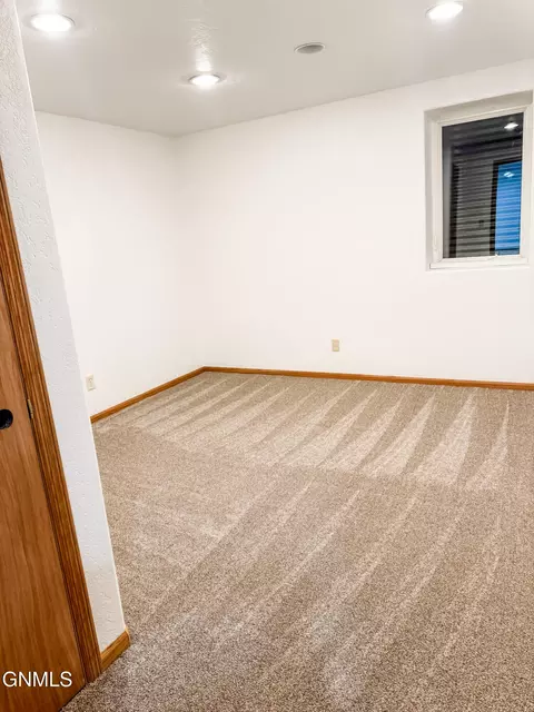 Bedroom - 14044 49th St NW, Williston, ND 58801 photo 6 of 7