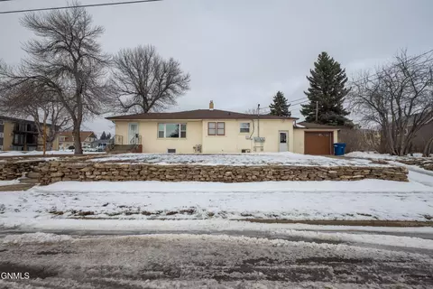 507 2nd St E, Dickinson, ND 58601 photo 1