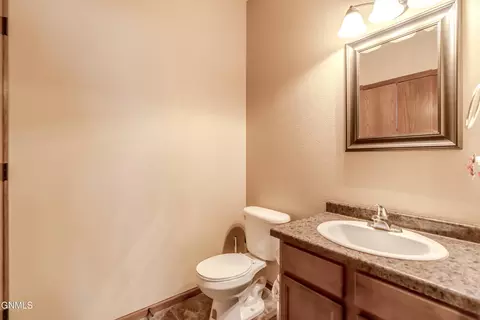Bath - 1149 Santa Fe Ave, Bismarck, ND 58504 photo 4 of 4