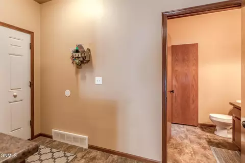 Entry Way - 1149 Santa Fe Ave, Bismarck, ND 58504 photo 2 of 2