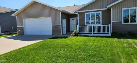 713 Bremner Ave, Bismarck, ND 58503