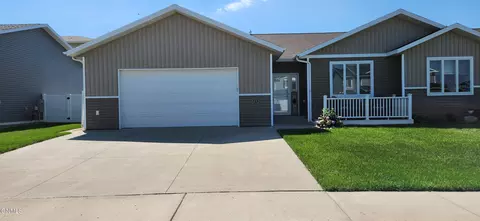 713 Bremner Ave, Bismarck, ND 58503